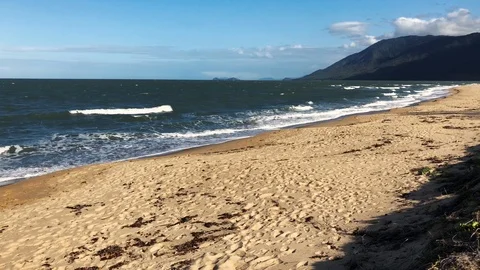 Beautiful panoramic view on Wangetti beach in Cairns in Queensland, Australia Stock-Footage 100122528