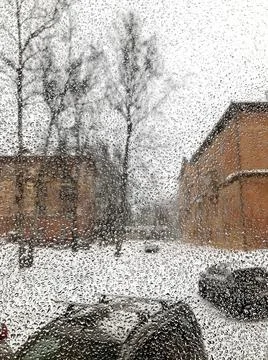 Beautiful patterns after the icy rain on the window. Foto stock