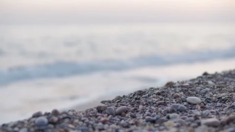 Beautiful pebble beach with large waves and foam. 库存影片 80212839