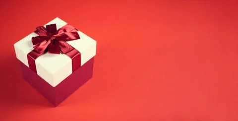 Beautiful present box on red background. Foto stock