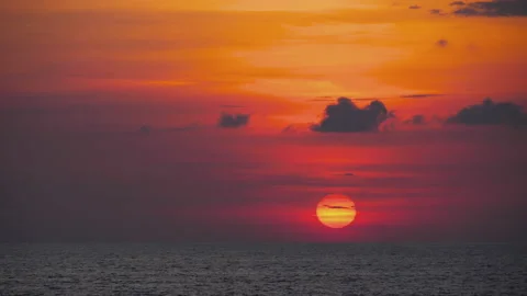Beautiful red sun sunset Vidéo 156409126