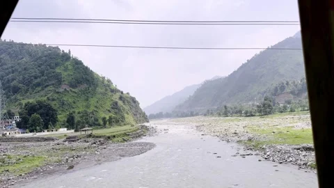 Beautiful River Flowing Through Mountainous Villages with Scenic Landscape Vidéo 339778327