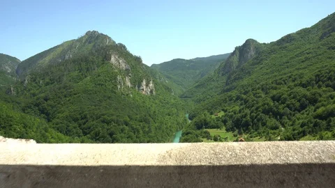 Beautiful river winds between mountains, beautiful landscape and nature Vidéo 129490300