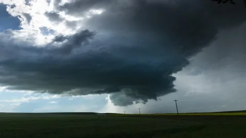 Beautiful rotating supercell over the Albertan Prairies. Stock Footage 143326408