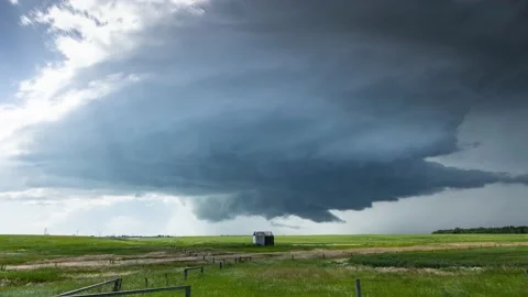 Beautiful rotating supercell over the Albertan Prairies. Stock Footage 143326531