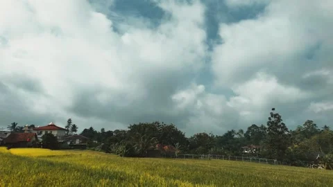 Beautiful rural landscape with dramatic cloudy sky timelapse Video stock 346627306