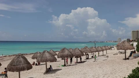 Beautiful sandy beach in Cancun. Vídeos de archivo 157811305