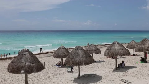 Beautiful sandy beach in Cancun. Vídeos de archivo 157811861