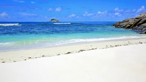 Beautiful sandy beach 動画素材 84375248