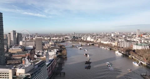 A beautiful scane of thames river , boatson the river and other landmark Video stock 170929659