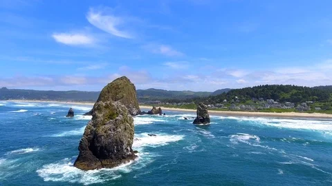 Beautiful scenery of Haystack Rock - Oregon USA Vídeos de archivo 99094382