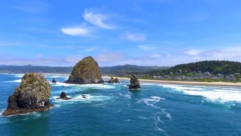 Beautiful scenery of Haystack Rock - Oregon USA 스톡 동영상 99095585