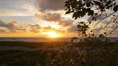 Beautiful sea sunset 스톡 동영상 67335415