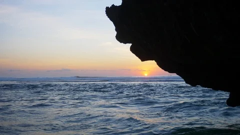 Beautiful sea view with waves. Looking out from behind a cliff, sunset view Video stock 105007452