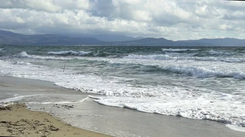 Beautiful sea waves by the beach on a cloudy day, slowmo 스톡 동영상 82834767
