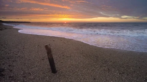 Beautiful seascape on the sunset Vidéo 70158935