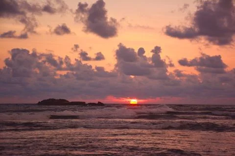 Beautiful setting sun over the ocean on the Hikkaduwa turtle beach, Sri Lanka Stock Photos
