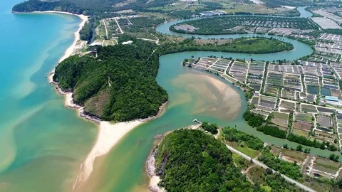 Beautiful shape of river as view from higher altitude. Видео 79828584