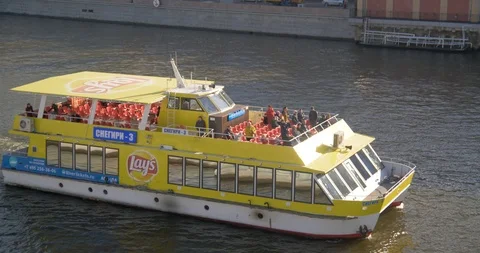 Beautiful ship goes down the River in the city Видео 96586669