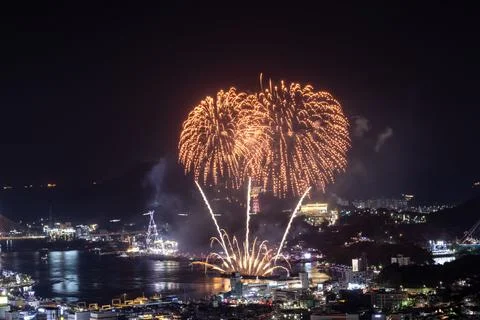 Beautiful shot of the exploding fireworks at the 2022 Yeosu Night Sea Fireworks 库存照片
