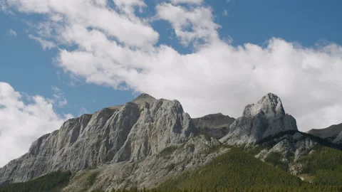 Beautiful Shot of Grotto Mountain in Canmore Alberta, Near Grassi Lakes Vidéo 138963353