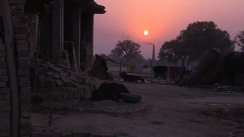 Beautiful shot of Sun setting behind chimneys in Indian Village. Stock-Footage 90858489