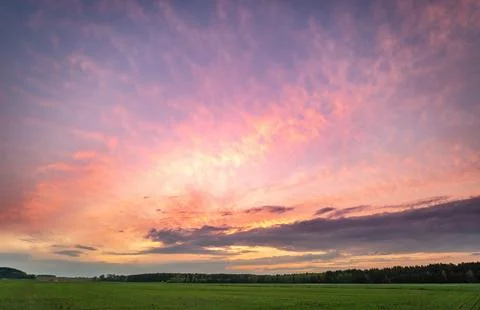 Beautiful sky background with clouds after sunset. Red yellow sky. Foto stock