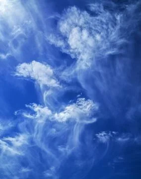 Beautiful sky with curly clouds. Fotos Stock
