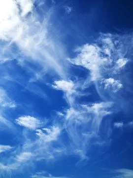 Beautiful sky with curly clouds. Stockfoto's