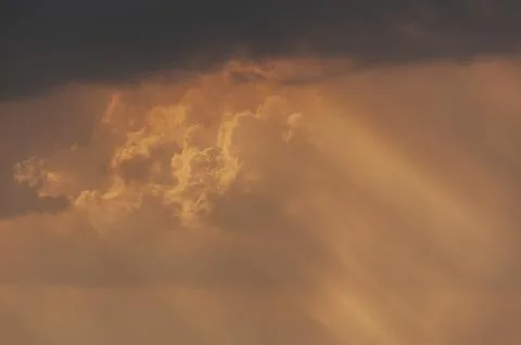 Beautiful sky. Sun rays. The clouds are lush Foto stock