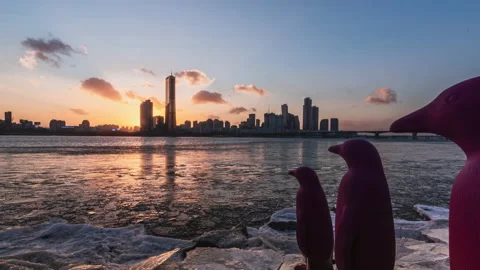 Beautiful Sky Sunset over the Han river near the shore. 63 building, at Yeouido Stock Footage 233022047