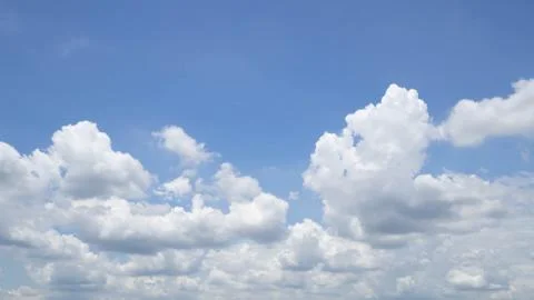 Beautiful sky with white clouds. Fotos de archivo