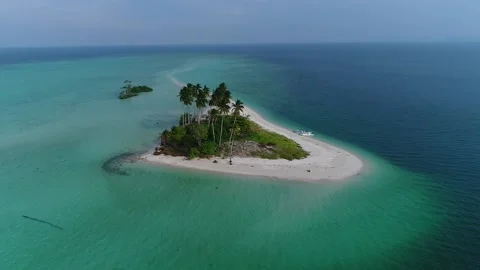 Beautiful small island Stockbeeldmateriaal 218280383