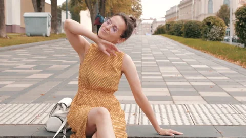 Beautiful smiling brunette model dressed in summer hipster yellow dress 库存影片 141816610
