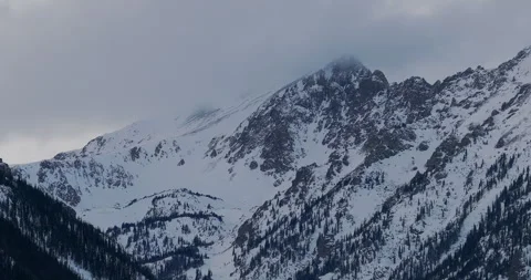 Beautiful Snow Capped Mountain View Vidéo 334977763