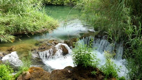 Beautiful stream slowly flows in the Krka National Park. Waterfalls Krka 库存影片 122297408