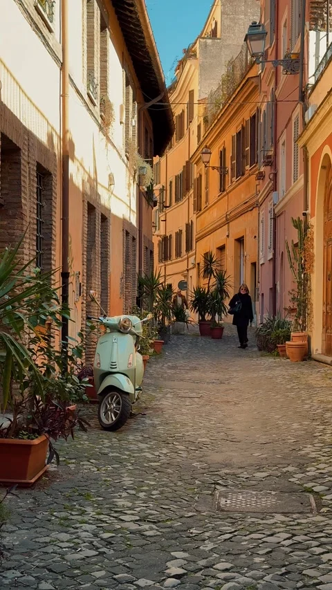 Beautiful streets of Rome 3 Stockbeeldmateriaal 336002962