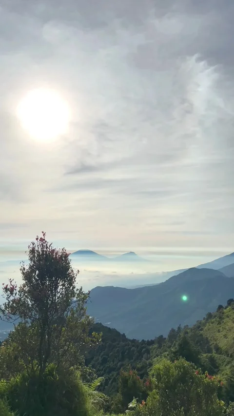 Beautiful Summer Mountain Landscape of Mount Sindoro from Mount Prau 스톡 동영상 340150924