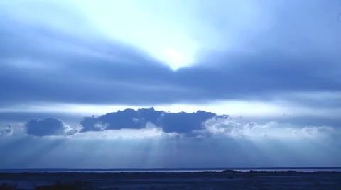 Beautiful sun behind clouds of blue Video stock 957448