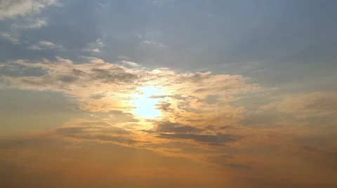 Beautiful sun in clouds of orange Video stock 957468