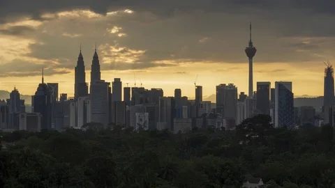 Beautiful sun setting scenery at Kuala Lumpur landmark Stock Footage 105087721