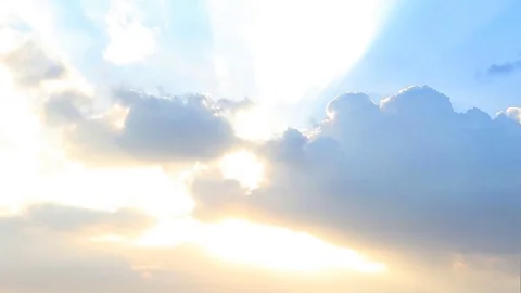 Beautiful sunrise breaking through cloud Time lapse. 库存影片 71698930