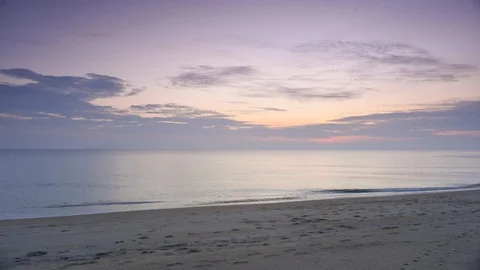 Beautiful sunrise with dramatic clouds in the sky at the tropical beach Video stock 114491959