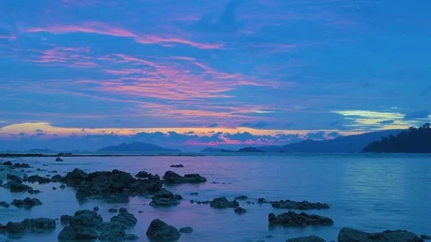 Beautiful sunset on the beach. 库存影片 76189925