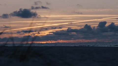 A beautiful sunset on the beach. Stock-Footage 114764494