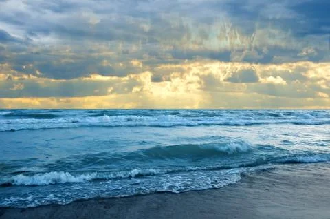 Beautiful sunset on the beach Stockfoto's