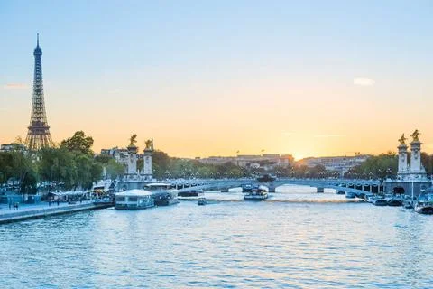 Beautiful sunset with Eiffel Tower Beautiful sunset with Eiffel Tower and ... Stock-Fotos