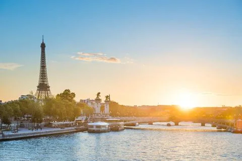 Beautiful sunset with Eiffel Tower Beautiful sunset with Eiffel Tower and ... Stock-Fotos