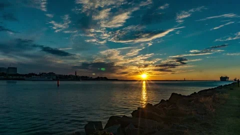 Beautiful sunset Vídeos de archivo 212380957