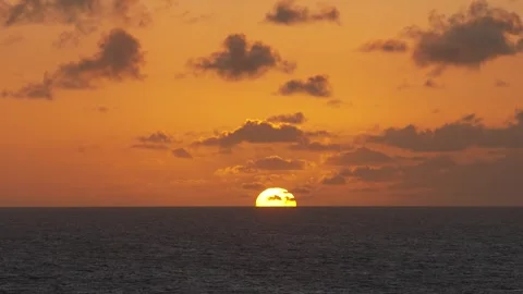 Beautiful sunset Vídeo Stock 332798331